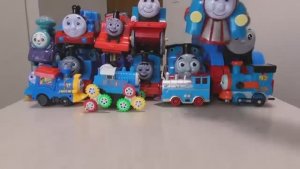 Для детей.  Паровозик Томас и его друзья! Играем паровозиками.