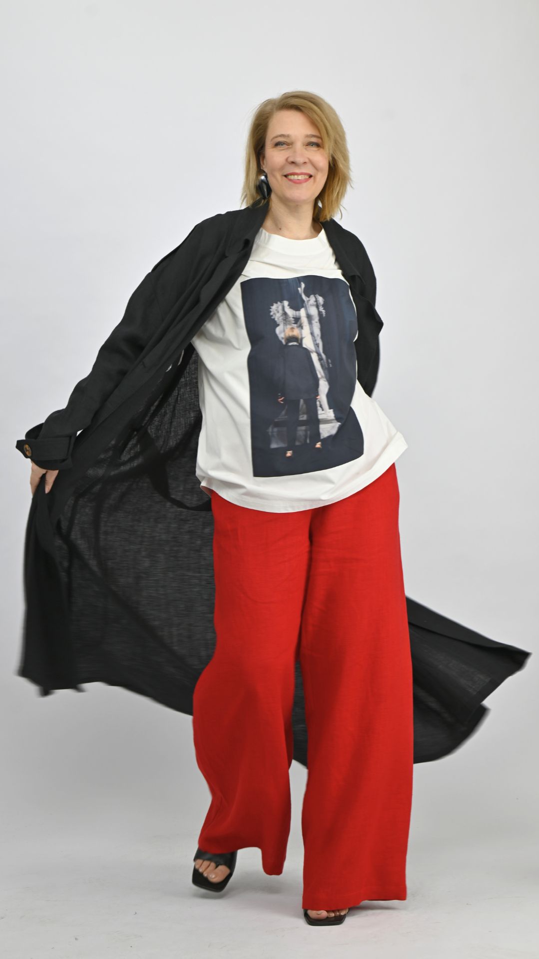 Разобрали шкаф? 👌 Первая летняя капсула - авангардная. Для тех, кто не боится внимания 🖤❤️