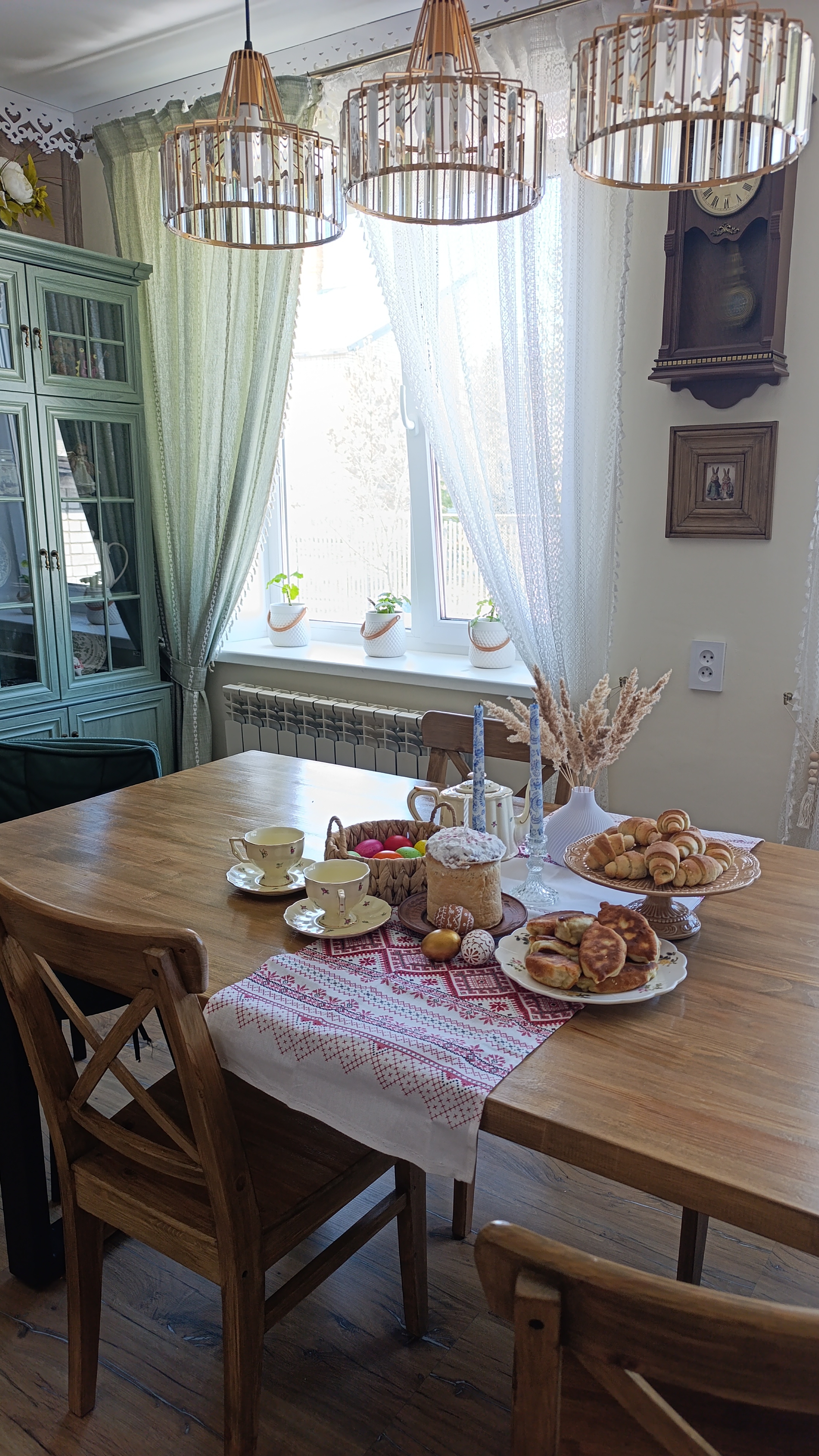 Год будет светлым/ Всех с Пасхой и Днём космонавтики