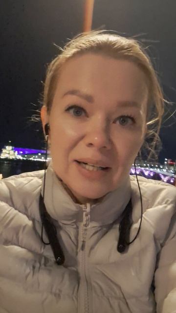 Если человек постоянно улыбается