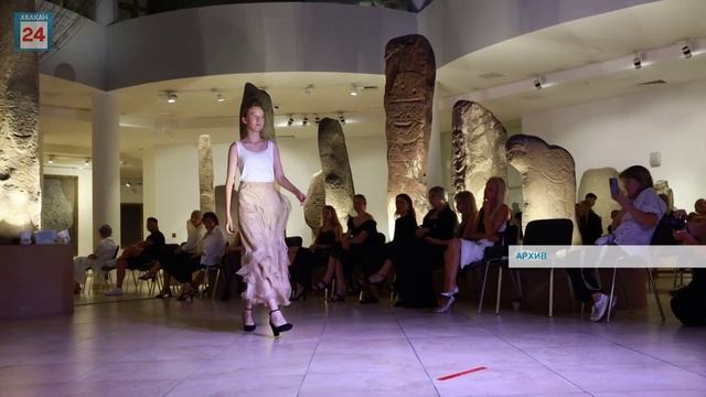 Дефиле авторских коллекций местных дизайнеров - набор моделей открыт в столице Хакасии