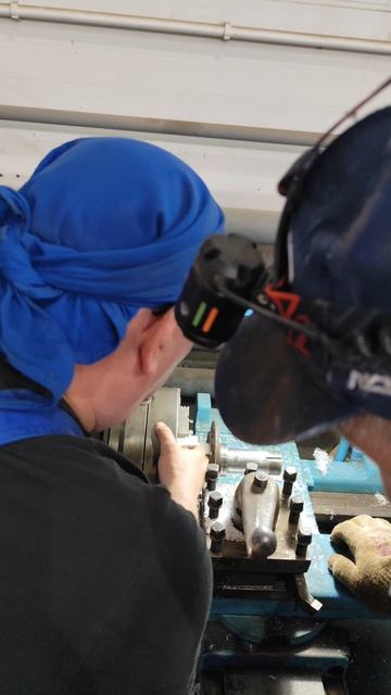 Имелись вопросы, но токарь справился, УАЗ починен