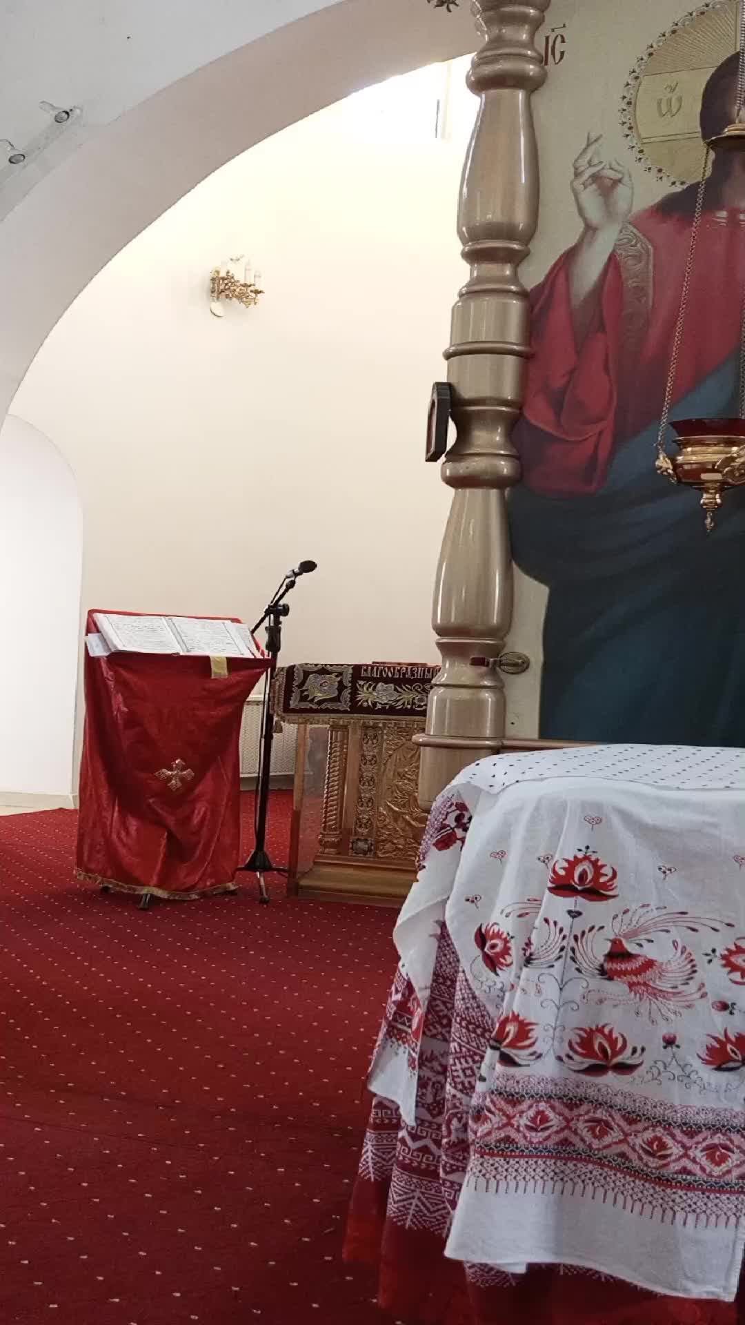 Божественная служба в храме Святой Троицы