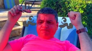 Настя мешает папе спать своими игрушками