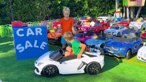 Дети играют в аренду машин