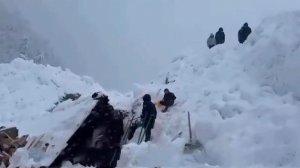 Появились кадры из Дагестана, где сошедшая лавина накрыла женщину и ребенка.