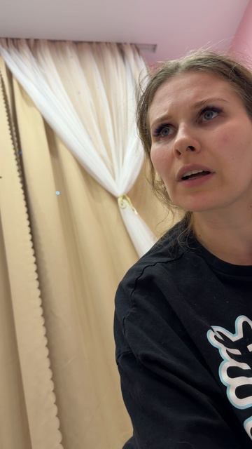 хорошо, что она не понимает