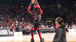 Робота-баскетболиста нового поколения показали в Японии