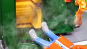 Видео для детей - Игрушечные мультики для детей про машинки - Происшествие на дороге и герой спасате