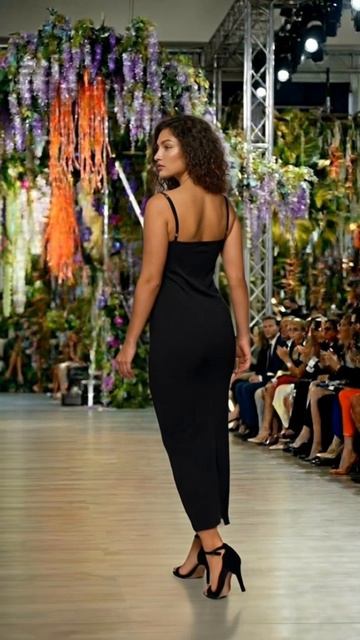 Платье на бретельках на весну-лето