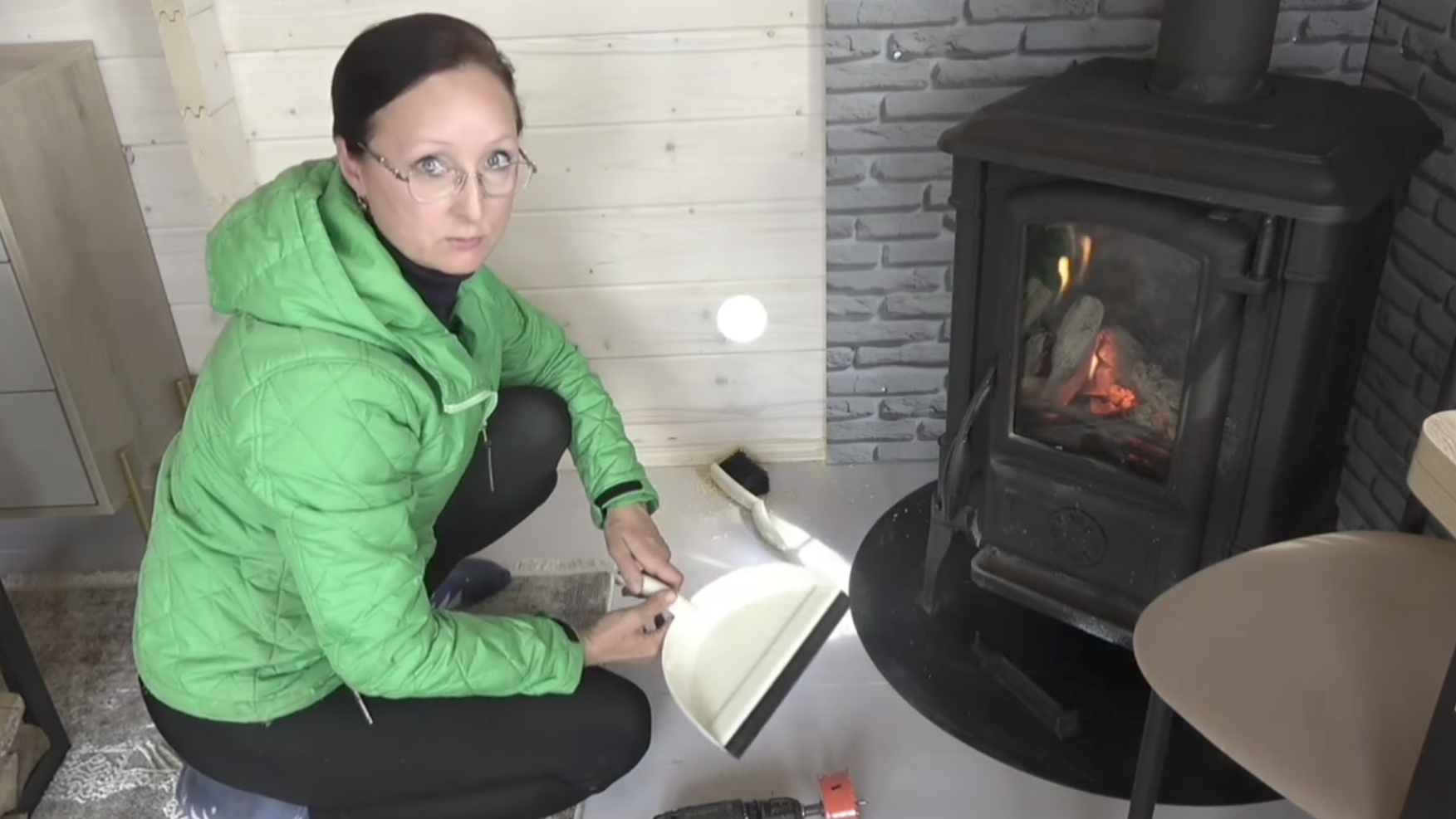 6 соток 3 апреля 2026 года. Хроника. Креплю приточные клапана 80 мм 45 куб метров в час