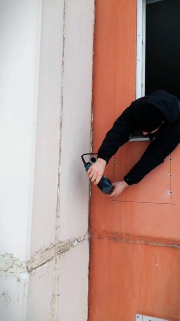 как установить внешний блок кондиционера под окно #монтажкондиционера #нск #сплитсистема