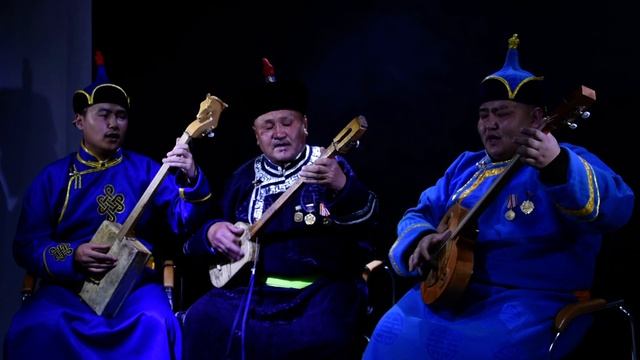 Адашкылар мурнуңарда аян-тудуп сала берди. Исполнитель: трио 