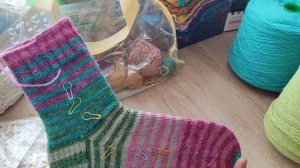 готовая работа, процессы на спицах и крючке. 
фантастическая пряжа 🔥