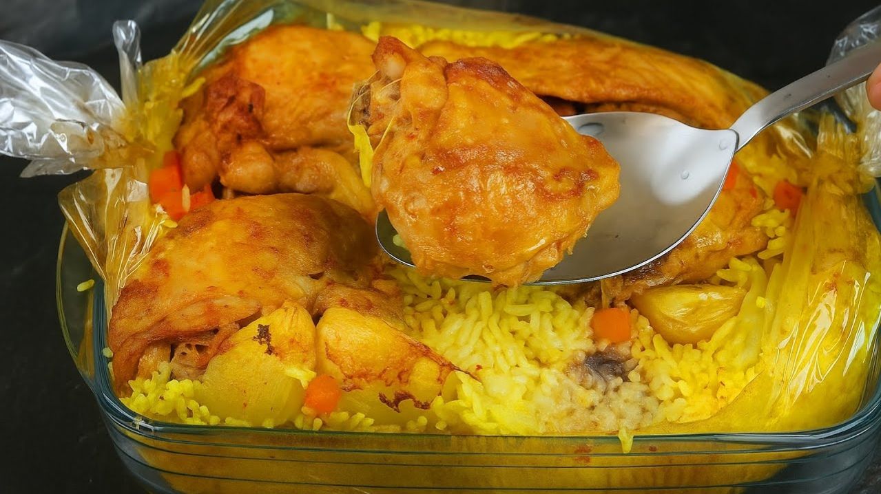 Курицу с рисом кладу в рукав, и в духовку. Вкуснее чем ПЛОВ