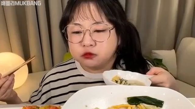 Мукбанг ттетокгак, омлет с овощами Еда на камеру