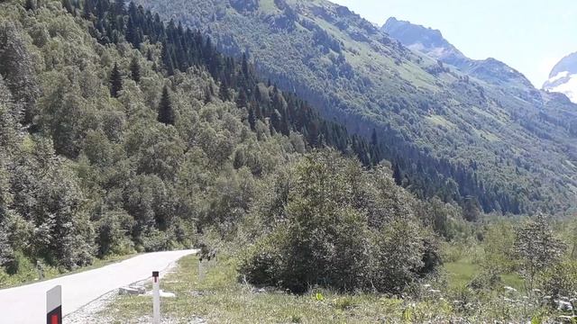 Очаровательный Домбай. Граница с Абхазией. Запах горных цветов, хрустальный воздух, красотища.