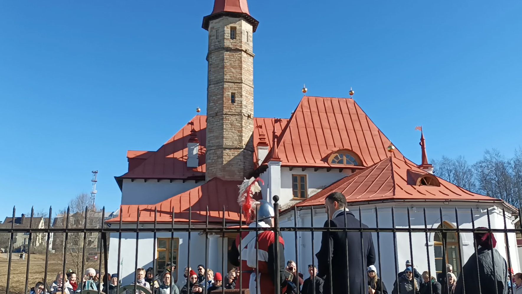 Приоратский дворец _ Выстрел из пушки