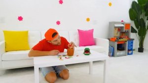 Крис играет в доктора