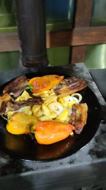 Готовлю ужин на садже, дело было летом