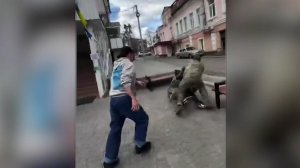 В Луцке группа подростков напала на патруль ТЦК.