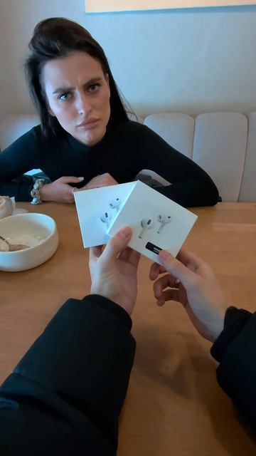 Одни наушники вам или два другому — Зачем два другому  Одни себе