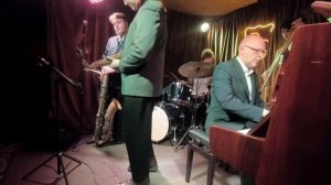 E-Flat Quintet - Mo's Theme