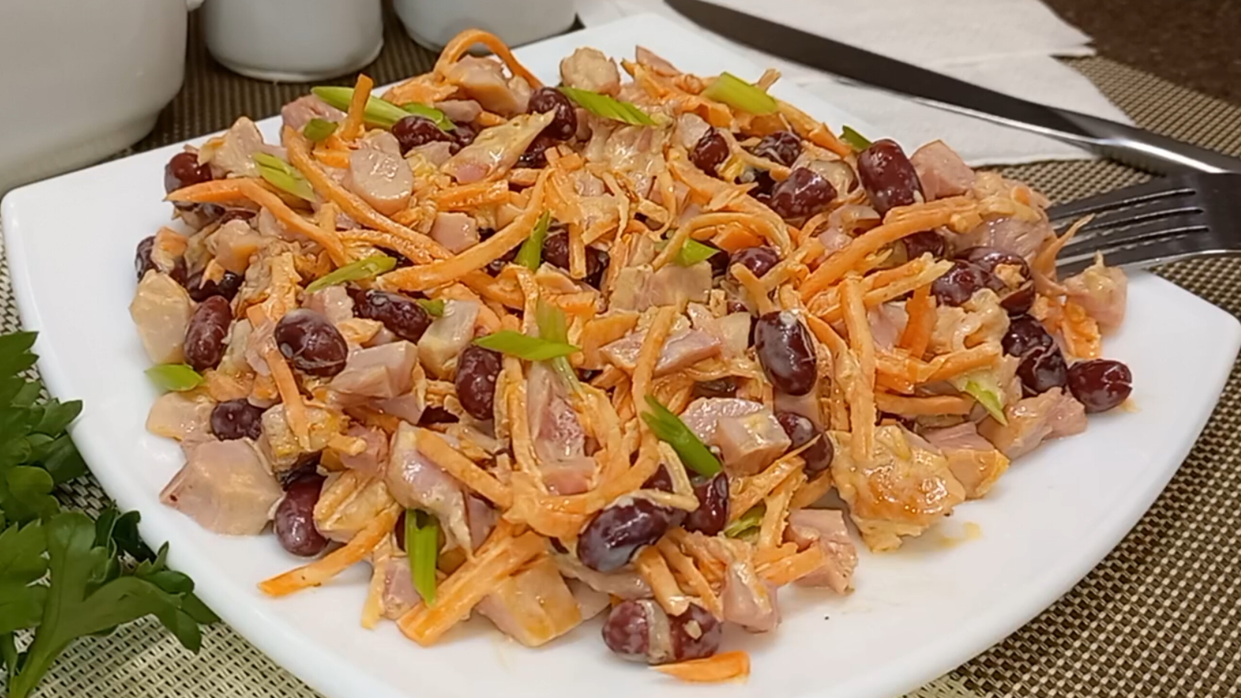 Всего ТРИ ингредиента! Очень вкусный сытный и быстрый салат!