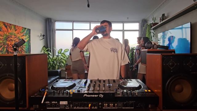 Deep & Groovy Sunset House Mix Golden Hour Liveset Varanda Sessions 02 - Raigor (1080p)