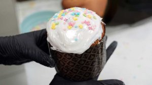 Жительница Москвы забила кальян на пасхальном куличе в баре