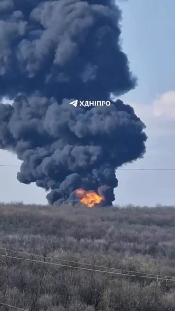 Прилет по Днепру. Горит ГСМ