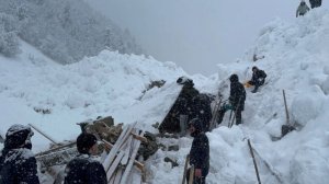 Снежная лавина накрыла два дома в Дагестане, женщина и ребенок оказались под завалами