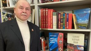 Свою коллекцию родному училищу…