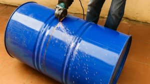 👉 Хватит выкидывать старые бочки! Сделайте из нее переносную печь мангал в домашних условиях