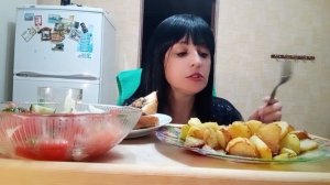 Мукбанг/Жаренная картошка салат шпроты