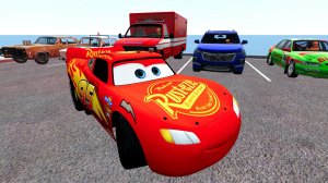 МАШИНКИ РАЗБИВАЮТСЯ! 🏎️💥 Молния Маквин и 5 машин: Краш-тест с обрыва в BeamNG.drive