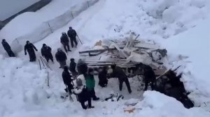 В Дагестане из-под лавины вытащили женщину и ребенка.