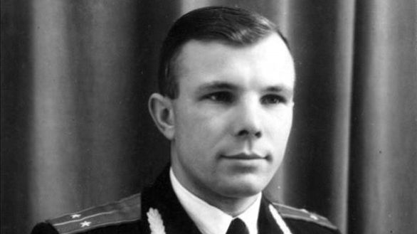 ЗНАЕТЕ,КАКИМ ОН ПАРНЕМ БЫЛ.ПОСВЯЩАЕТСЯ Ю.ГАГАРИНУ.