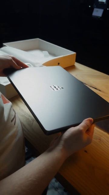 Распаковка MacBook Pro 16" Space Black M3 Pro смотреть онлайн