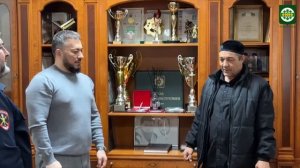 В Чечне наградили героя, спасшего семью во время недавнего наводнения в Дагестане