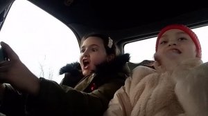 2 часть поём с моей подругой Эмилией