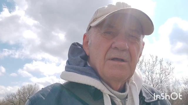 Село: безлюдье, вышки мобильной связи, подворья- заброшки, бурелом, вывоз ТКО...