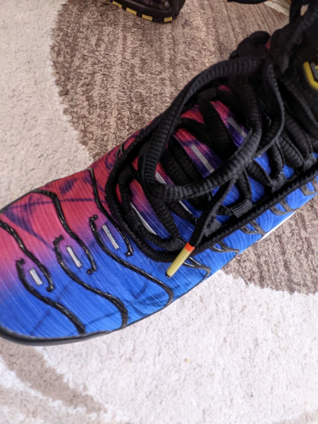 делаем вкусняшки и Adidas против Nike