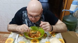 Мукбанг. Борщ, сухарики, пирожки и домашняя сметана. Почему наша санинструктор спасла немецкого солд