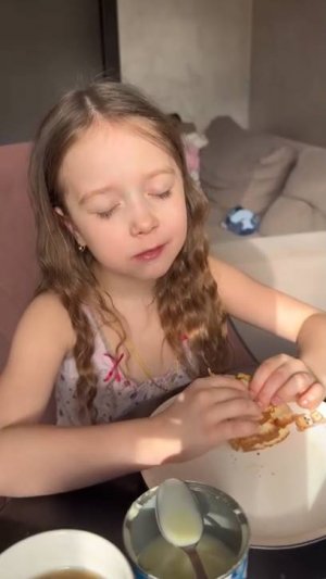 Крис готовит блины 🥞