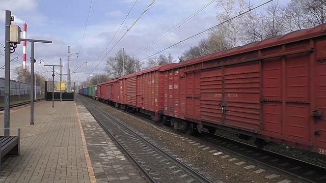 Электровоз ВЛ11-130 ТЧЭ-1 с грузовым поездом  ХХХХ следует по 3-му главному пути.