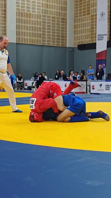 А spectacular submission hold in the bout between Rolan ZINNATOV (RUS) and Yslam HEMRAYEV (TKM)