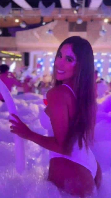 МЕЛИСА ПАРЕДЕС, ПЕРУАНСКАЯ ЖЕНЩИНА, ИЗМЕНИВШАЯ СВОЕМУ МУЖУ В ГАРАЖЕ