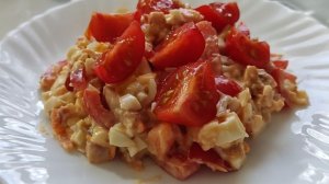 Весенний салат с копченой курицей. Сытный вкусный салат