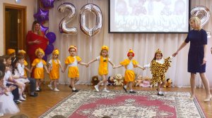 Малыши пришли на утренник - а вы можете вспомнить что было на вашем выпускном? Невероятно но вдруг?